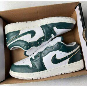 H21- SIZE 4.5Y/ 6 WOMEN'S JORDAN 1 LOW SE OXIDIZED GREEN/ WHITE FQ8041-300